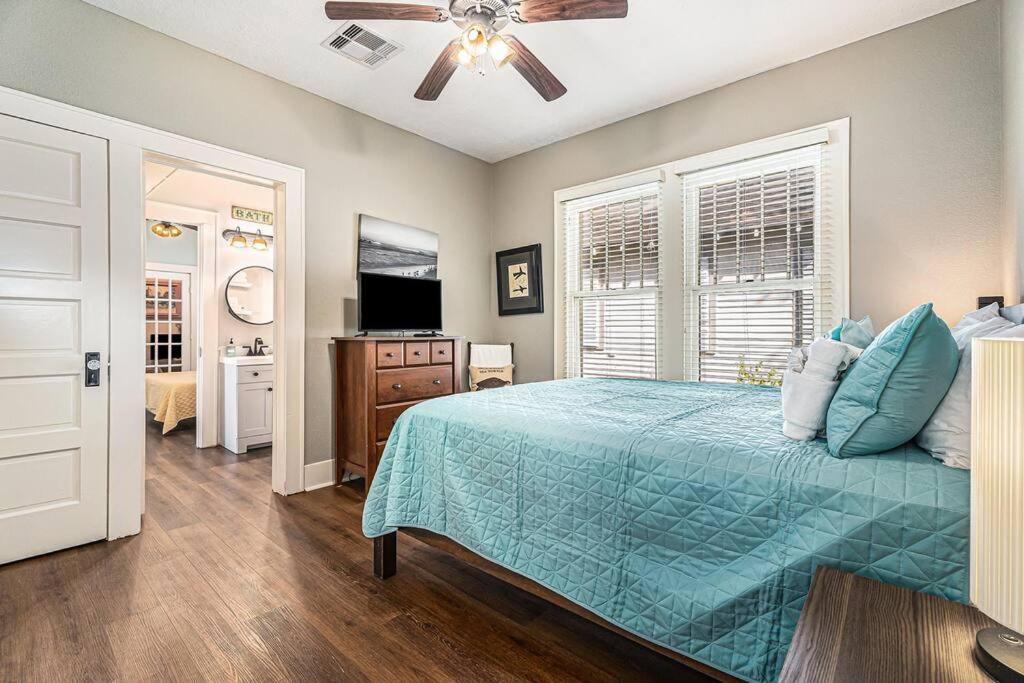 Beachy Bungalow! 2Bd, King Bed Galveston Ngoại thất bức ảnh