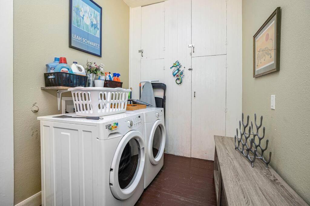 Beachy Bungalow! 2Bd, King Bed Galveston Ngoại thất bức ảnh