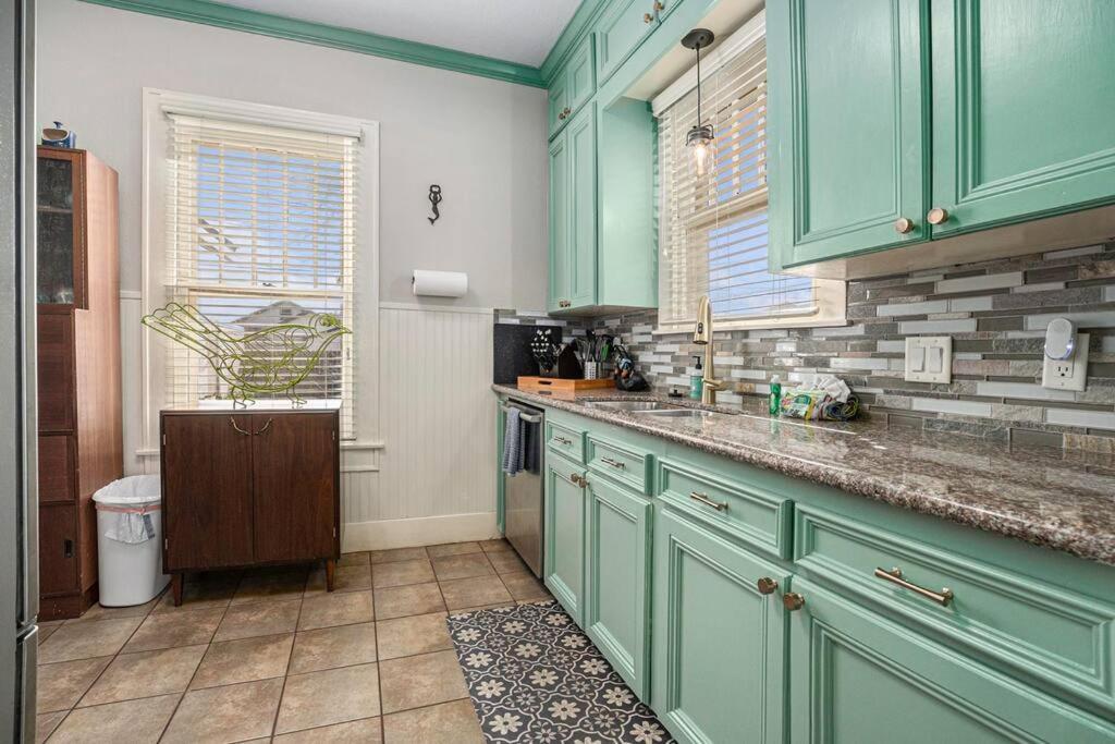 Beachy Bungalow! 2Bd, King Bed Galveston Ngoại thất bức ảnh